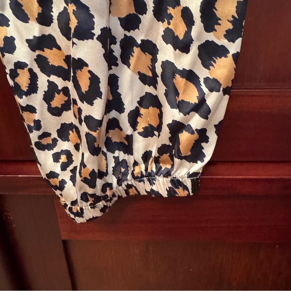 Victoria Secret Leopard Print Lounge Pants/Joggers with pockets Size Large - Picture 2 of 7